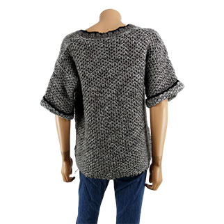 Voir photo 2 de Pull gris motif ajouré et manches courtes - Femme - Calvin Klein Jeans - Taille S Pull gris motif ajouré et manches courtes - Femme - Calvin Klein Jeans - Taille S Très bon état - Vue 2 -